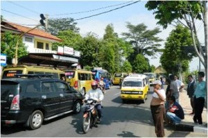 Puluhan Supir Elf Mogok di eks Terminal Cirendang